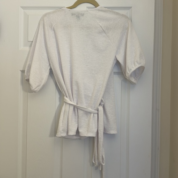 Banana Republic White wrap shirt NWOT. Size Medium - Picture 5 of 5